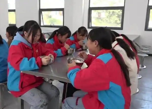 安全意识让学生把握游水技能具备自救能力防止溺水事故