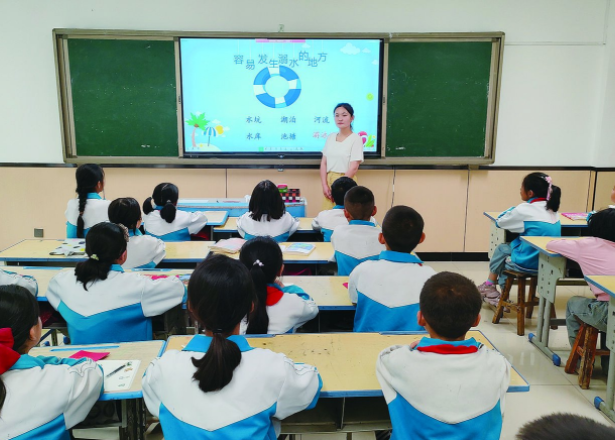 课程群组让学生在自主选择主动参与中充沛开发自己的潜能