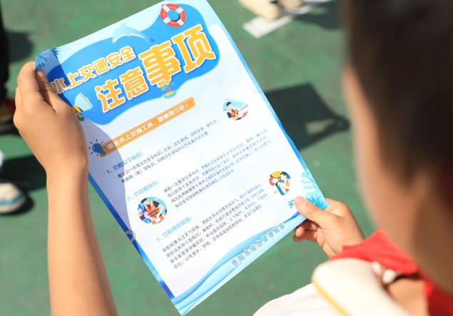 为切实提升学生安意识为师生上一堂知危险会避险交通安全课