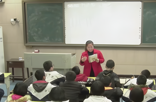 教育数字化人工智能赋能变化技术革命的步伐非常快有很大不同