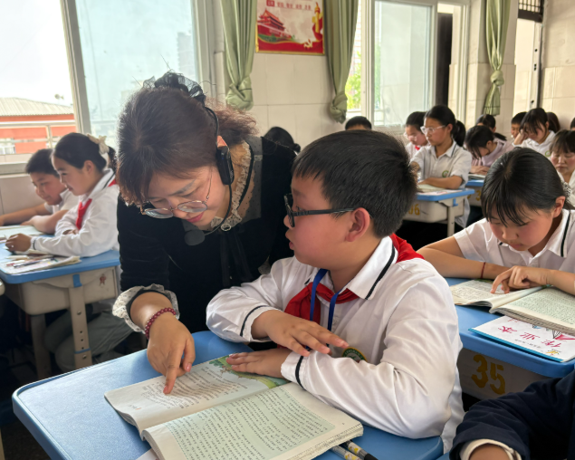 讲堂不再枯燥乏味教师讲课方法的改变变的生动有趣起来 讲堂不再枯燥乏味教师讲课方法的改变变的生动有趣起来